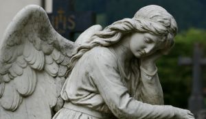 Pensar la finitud para no vivir como muertos vivos