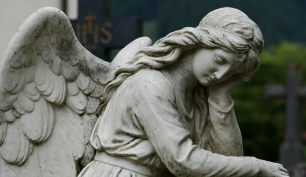 Pensar la finitud para no vivir como muertos vivos